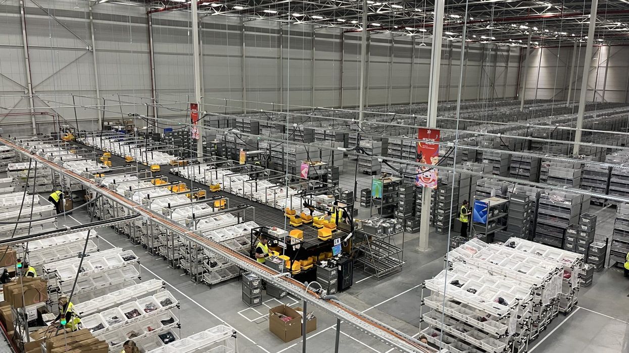 JD Logistics warehouse with automation
