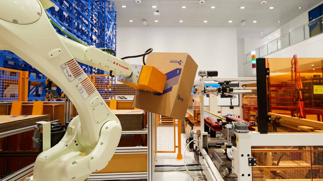 photo of robot arm in CJ Logistics warehouse